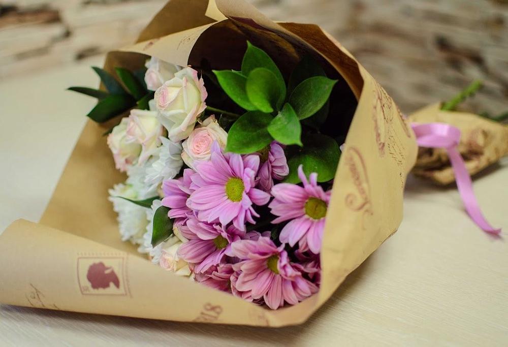 Букет цветов из: Розы и Хризантемы в Новомарковке