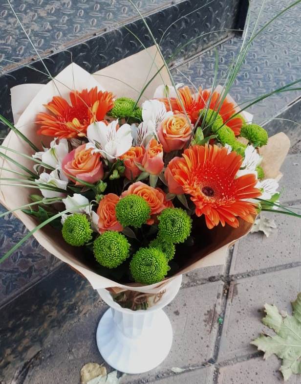 Букет цветов из: Герберы, Хризантемы, Альстромерии и Розы в Новомарковке