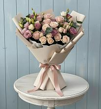 Букет цветов из:  Розы и Лизиантусы в Новомарковке