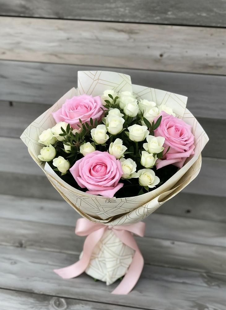 Букет цветов из: Розы в Новомарковке