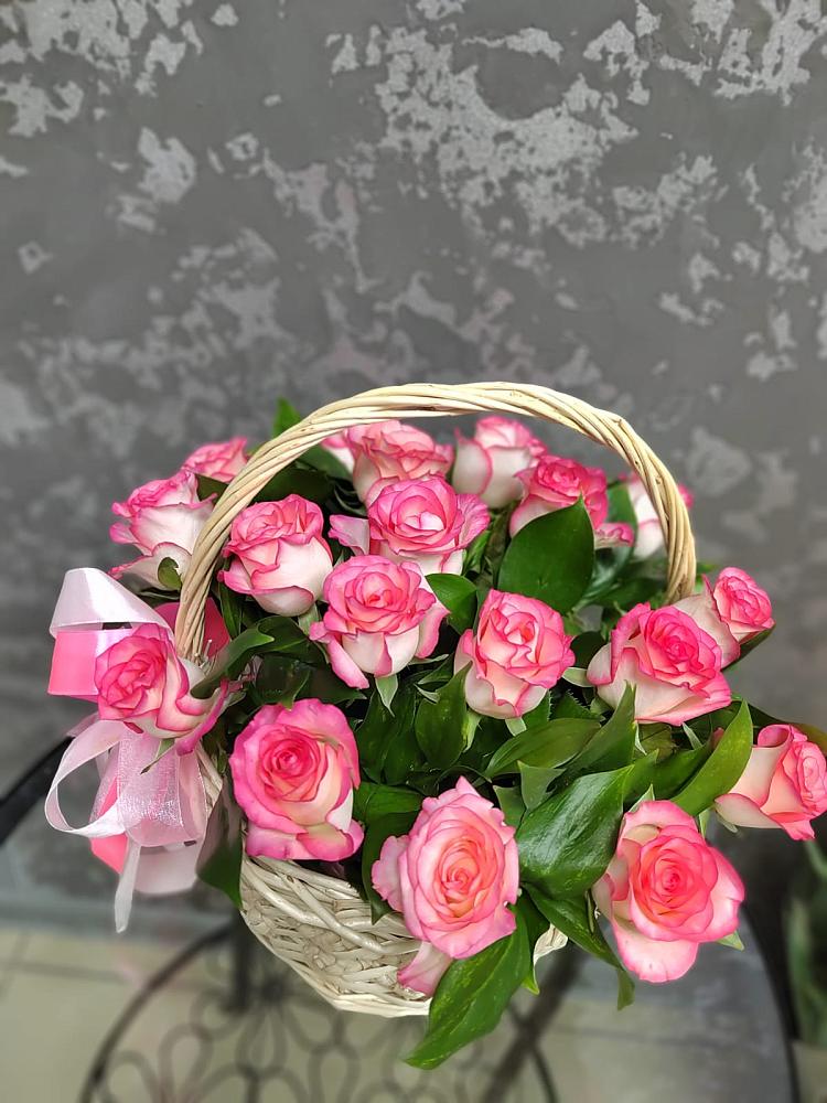 Цветочная композиция из Розы в корзине в Новомарковке