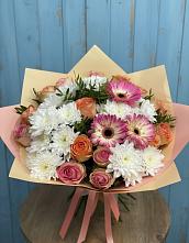 Букет цветов из:  Розы, Герберы и Хризантемы в Новомарковке