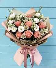 Букет цветов из:  Розы, Альстромерии и Лизиантусы в Новомарковке