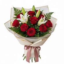 Букет цветов из:  Лилии и Розы в Новомарковке