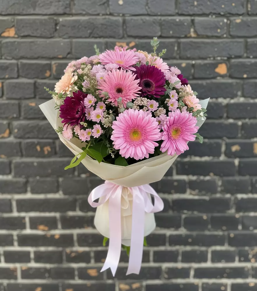 Букет цветов из: Герберы и Хризантемы в Новомарковке