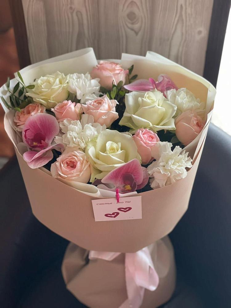 Букет цветов из: Орхидеи, Розы и Гвоздики в Новомарковке