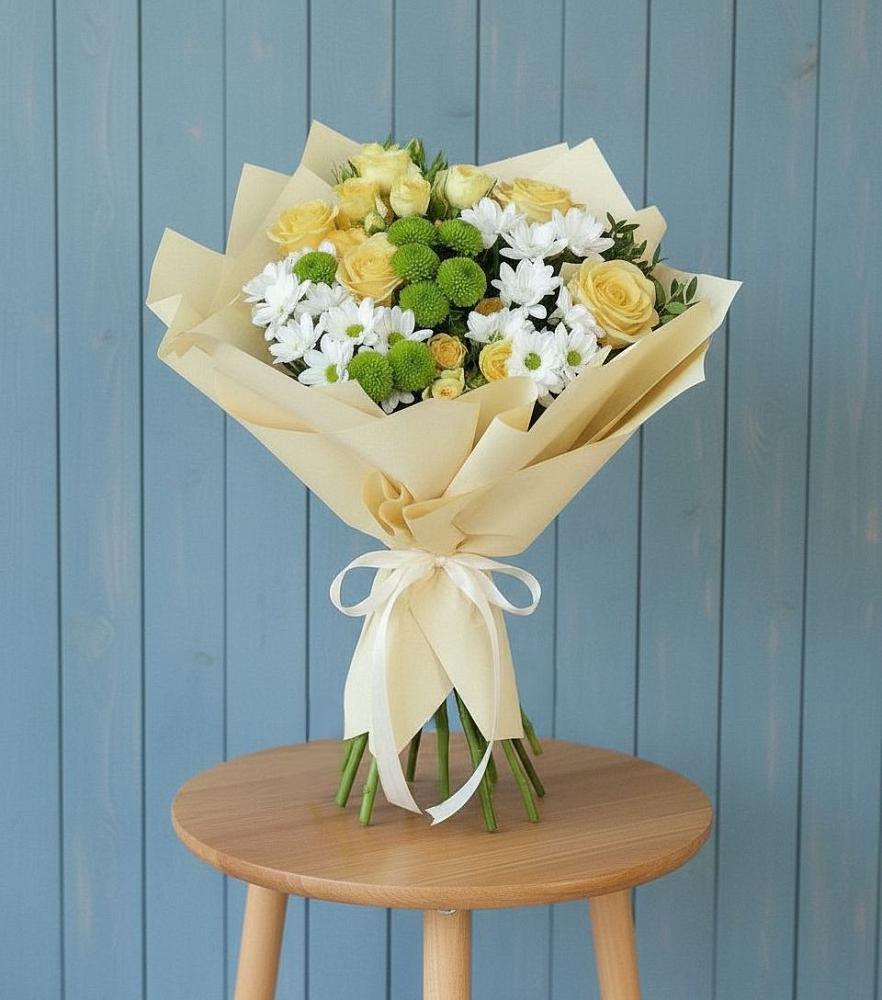 Букет цветов из: Хризантемы и Розы в Новомарковке