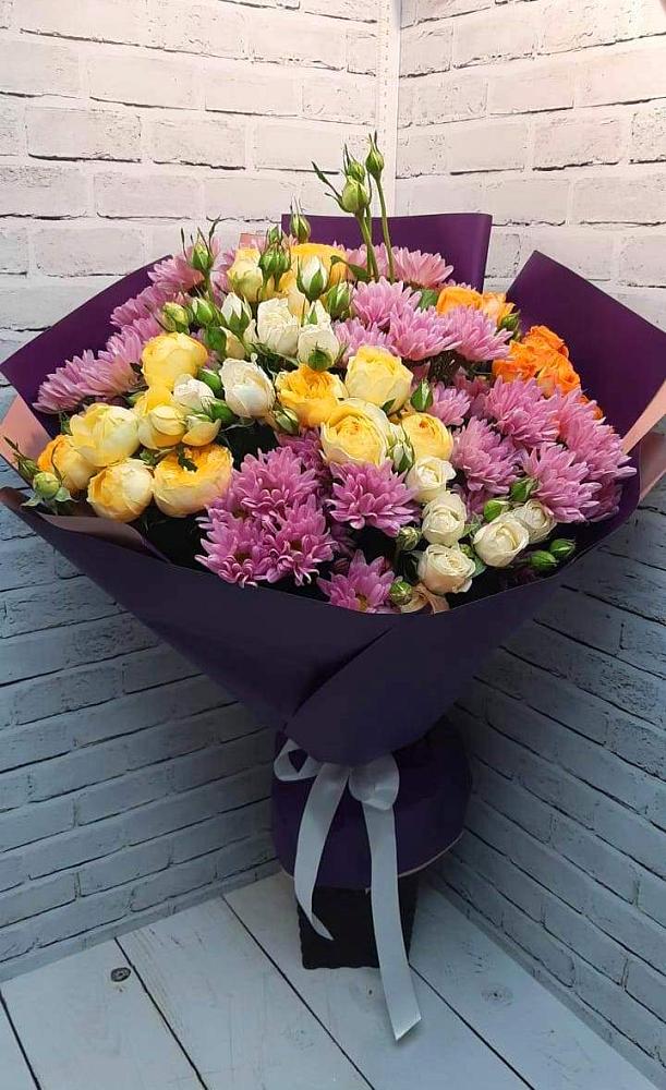 Букет цветов из: Хризантемы и Розы в Новомарковке