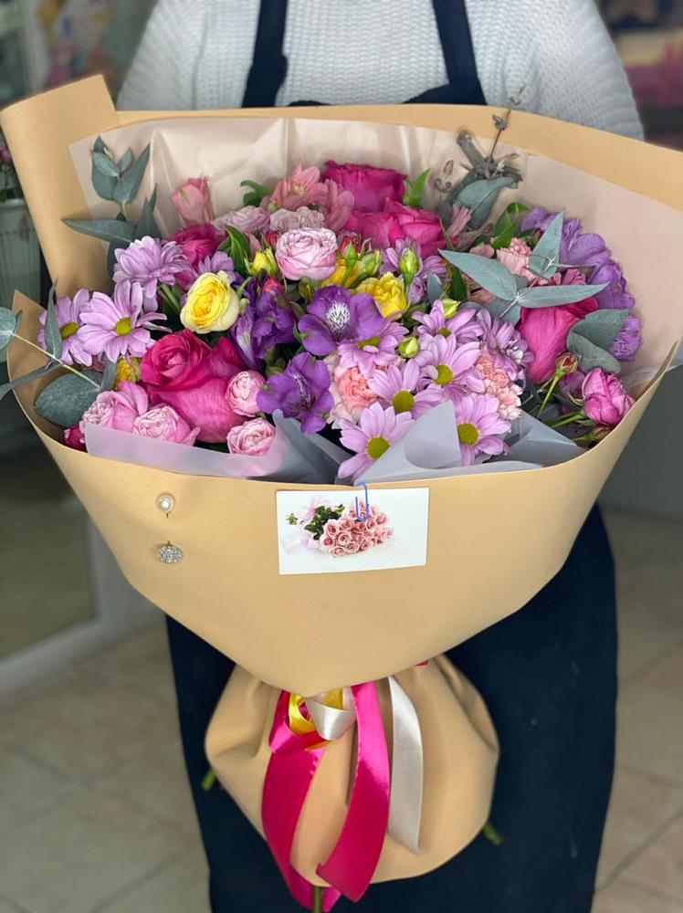 Букет цветов из: Хризантемы, Гвоздики и Альстромерии в Новомарковке