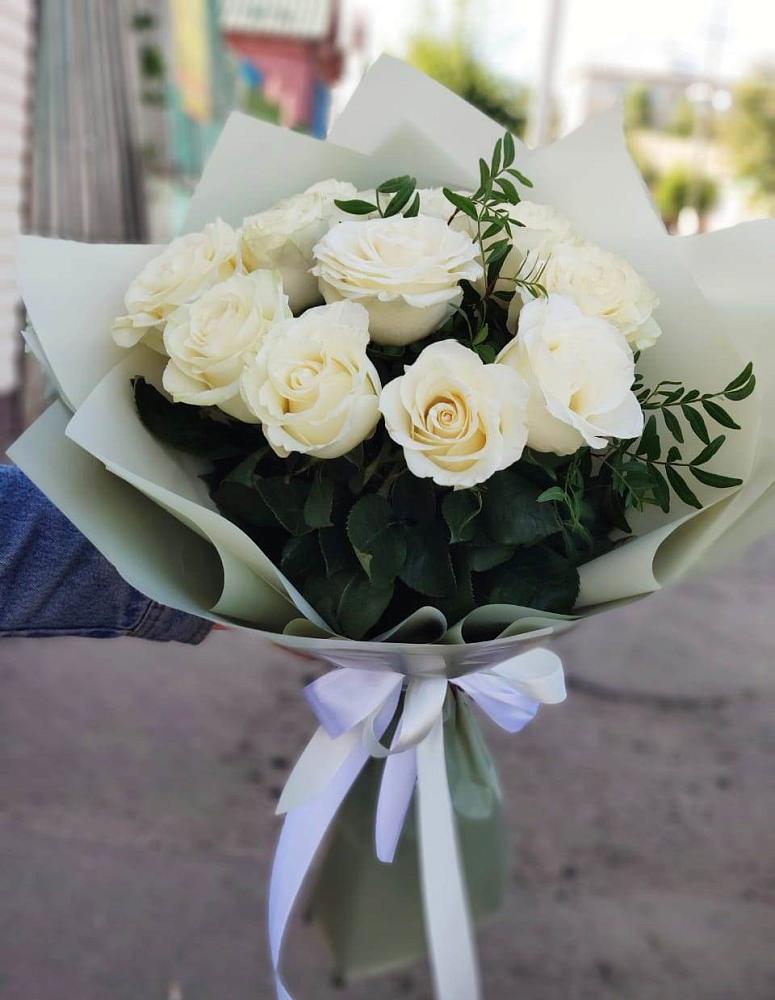 Букет Белые розы Проуд в Новомарковке