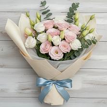 Букет цветов из:  Лизиантусы в Новомарковке