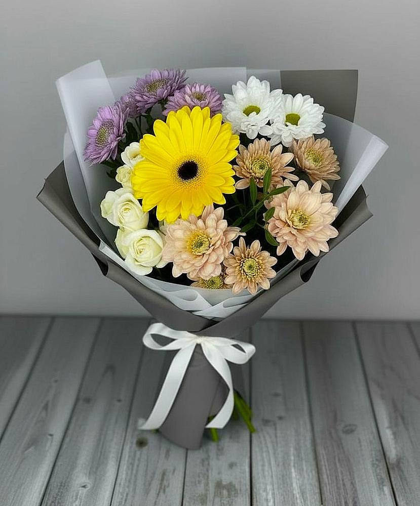Букет цветов из: Розы, Герберы и Хризантемы в Новомарковке