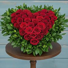 Цветочная композиция из Розы в виде сердца в Новомарковке