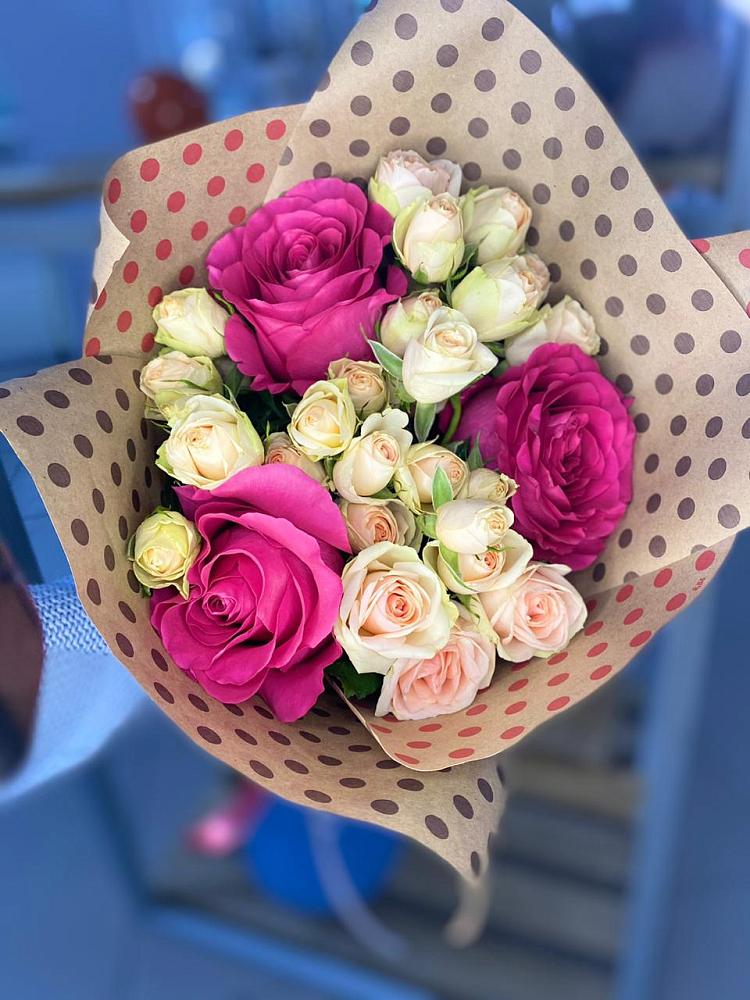 Букет цветов из: Розы в Новомарковке