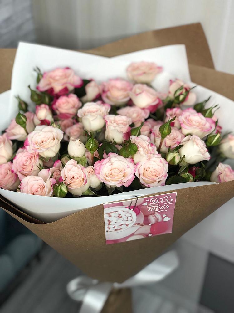 Букет цветов из: Розы в Новомарковке