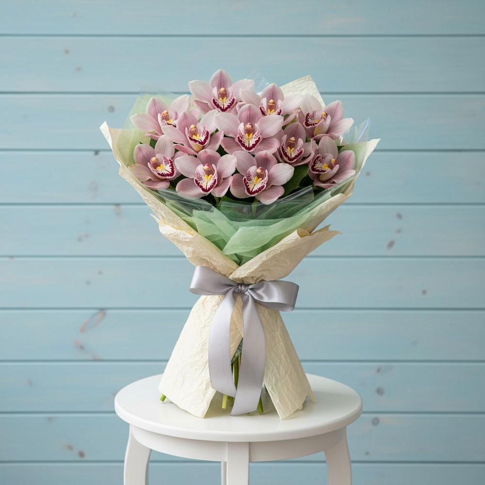 Букет цветов из: Орхидеи и Розы в Новомарковке