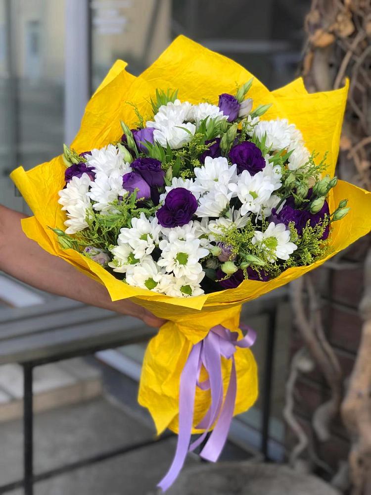 Букет цветов из: Ирисы, Хризантемы и Ромашки в Новомарковке
