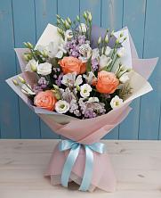 Букет цветов из:  Лизиантусы, Розы, Альстромерии и Гипсофила в Новомарковке