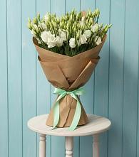 Букет цветов из:  Лизиантусы в Новомарковке