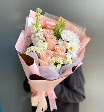 Букет цветов из:  Хризантемы и Розы в Новомарковке