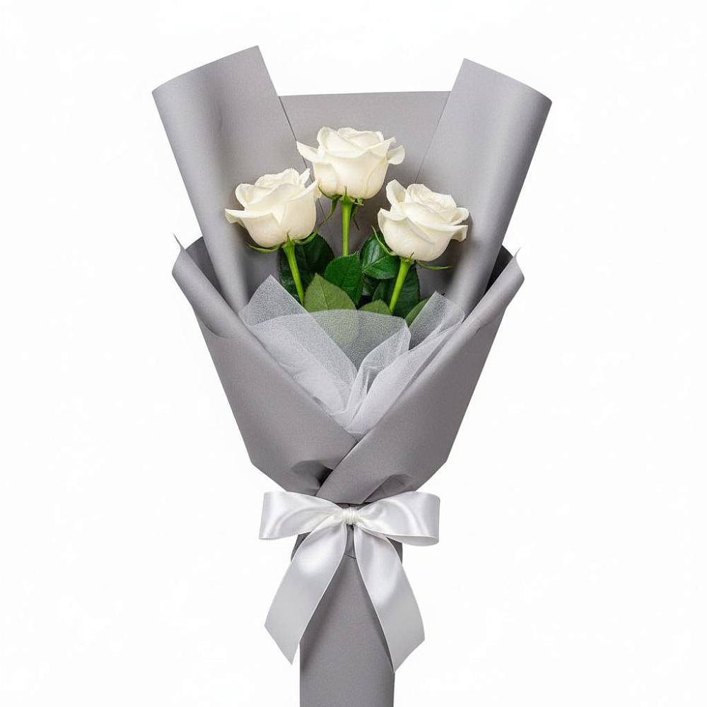 Букет 3 белые розы в Новомарковке