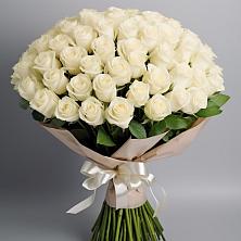 Букет 101 беля роза Белоснежка в Новомарковке