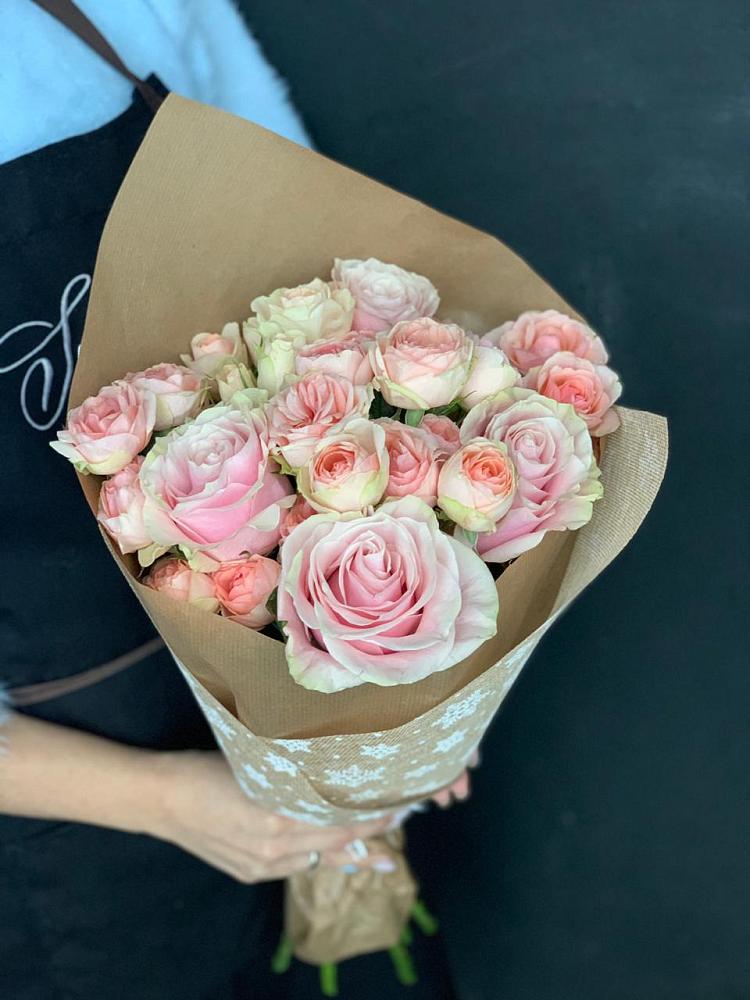 Букет цветов из: Хризантемы и Розы в Новомарковке