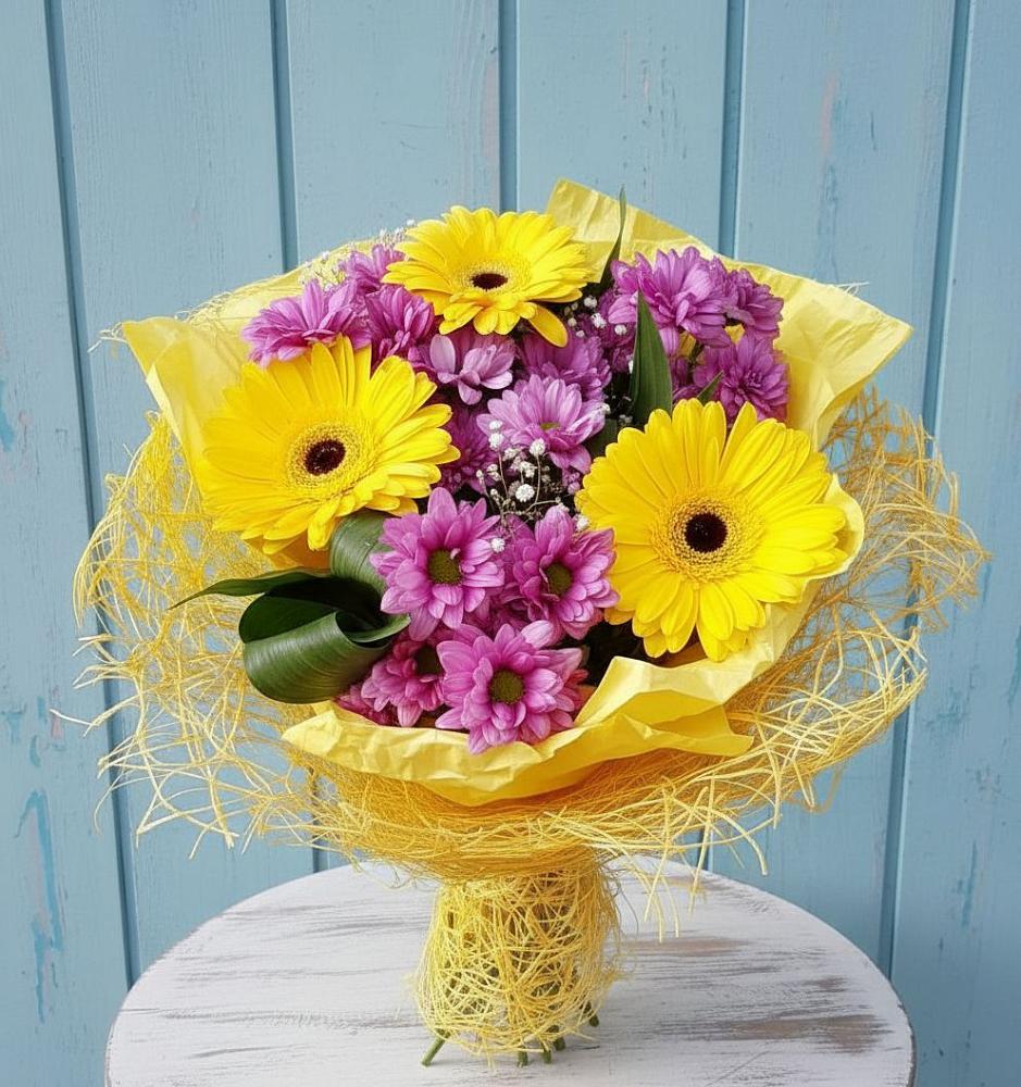 Букет цветов из: Хризантемы и Герберы в Новомарковке