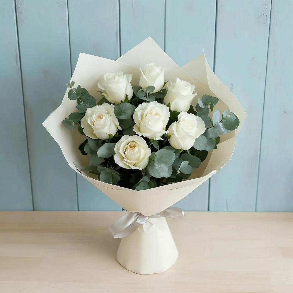 Букет Белые розы в Эвкалипте в Новомарковке