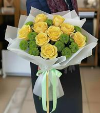 Букет цветов из:  Хризантемы и Розы в Новомарковке