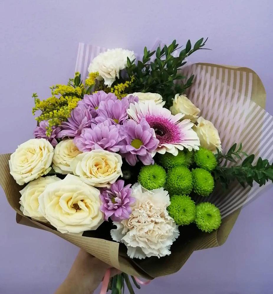 Букет цветов из: Хризантемы, Розы, Гвоздики и Герберы в Новомарковке