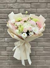 Букет цветов из:  Гвоздики, Розы, Лизиантусы и Хризантемы в Новомарковке