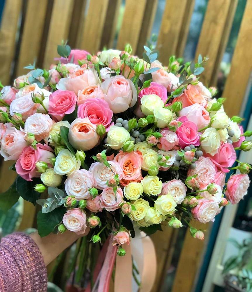 Букет цветов из: Розы в Новомарковке