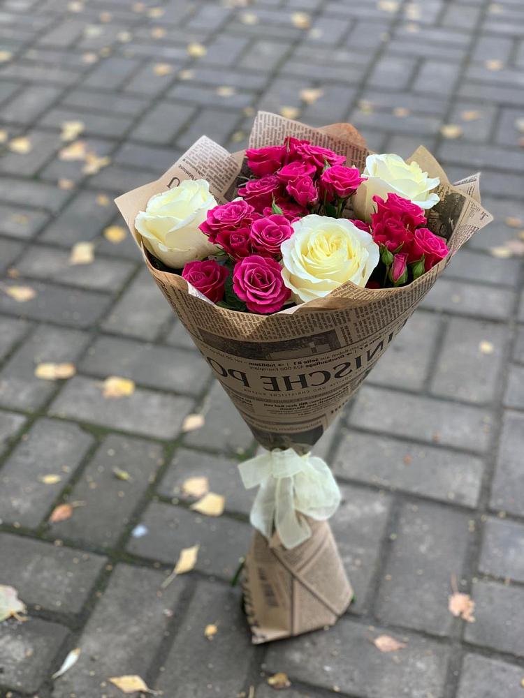 Букет цветов из: Розы в Новомарковке