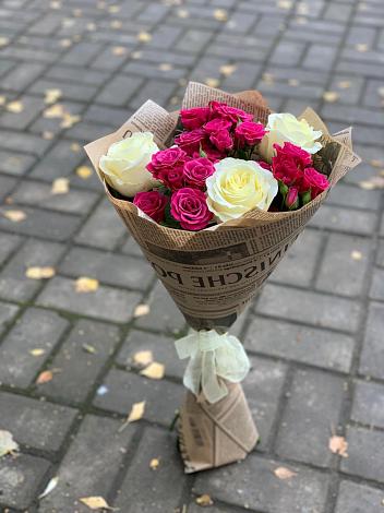 Букет цветов из: Розы в Новомарковке