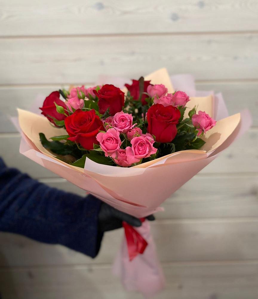 Букет цветов из: Розы в Новомарковке