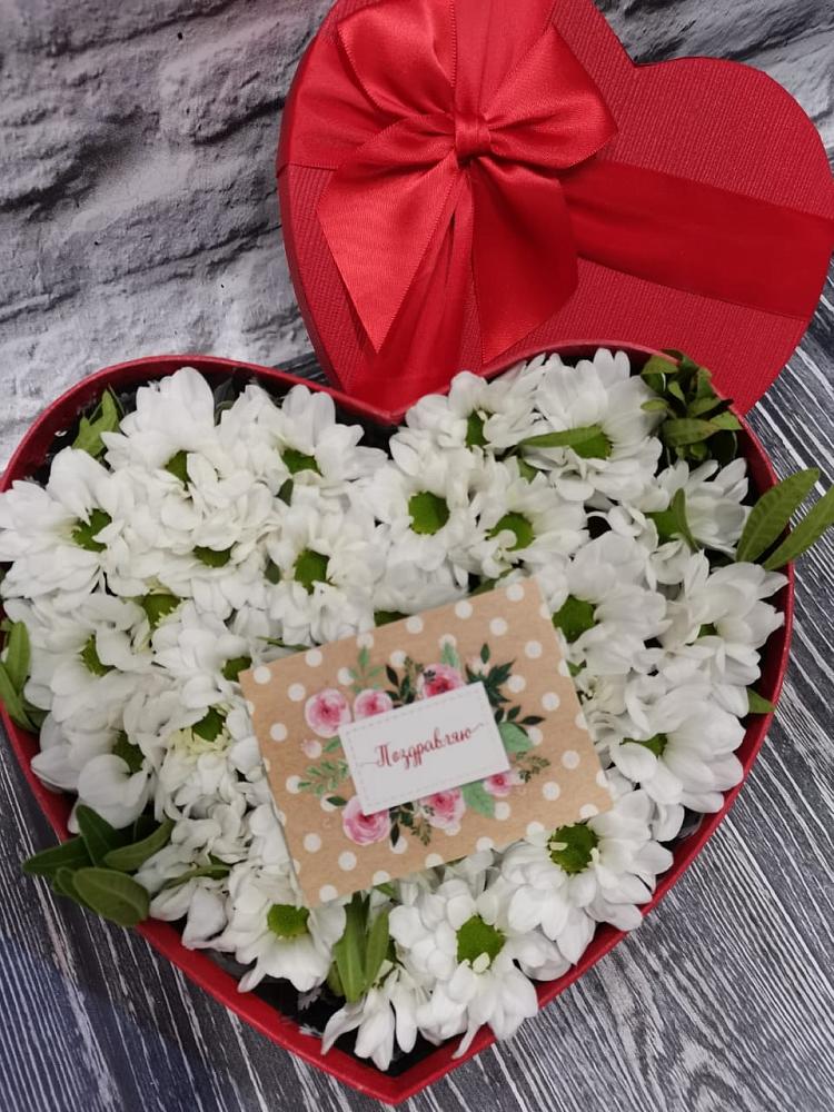 Цветочная композиция из Хризантемы в виде сердца в Новомарковке