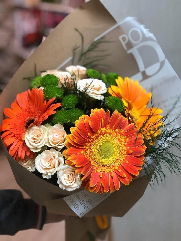 Букет цветов из: Герберы, Хризантемы и Розы в Новомарковке