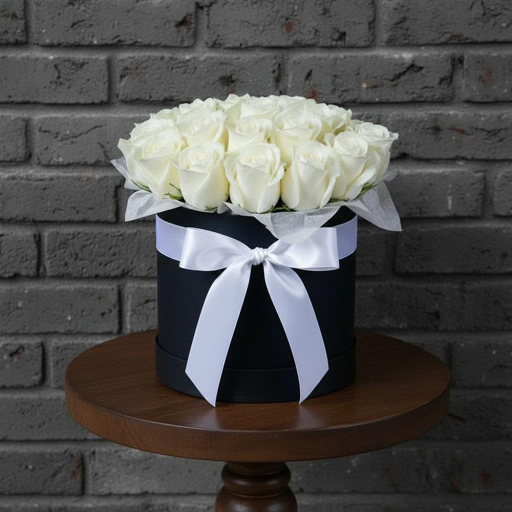 Цветочная композиция из Розы в шляпной коробке в Новомарковке