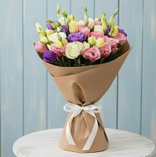 Букет цветов из:  Лизиантусы в Новомарковке