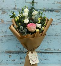 Букет цветов из:  Розы и Лизиантусы в Новомарковке