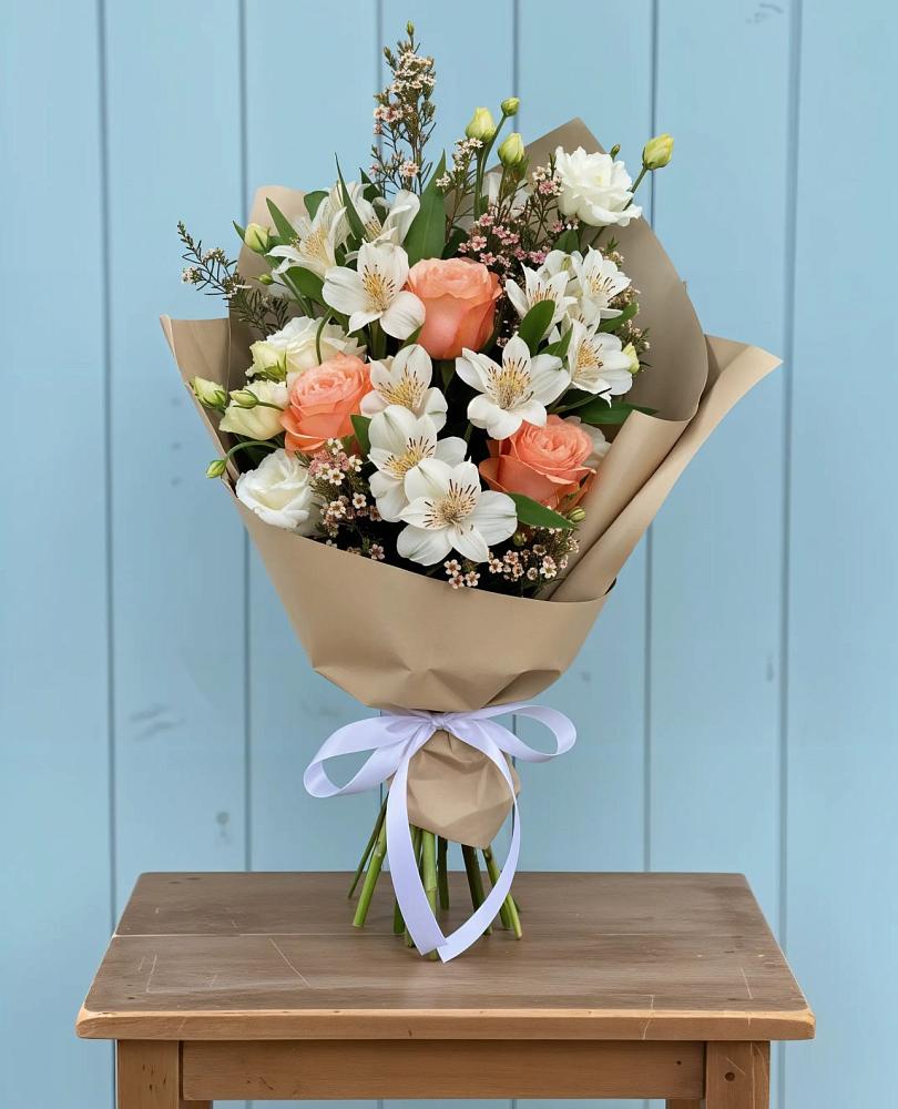 Букет цветов из: Альстромерии, Лизиантусы, Розы и Хризантемы в Новомарковке