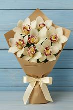 Букет цветов из:  Орхидеи и Розы в Новомарковке