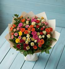 Букет Микс из разноцветных кустовых роз в Новомарковке
