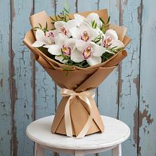 Букет цветов из:  Орхидеи и Розы в Новомарковке