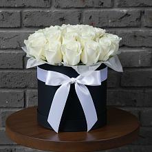 Цветочная композиция из Розы в шляпной коробке в Новомарковке