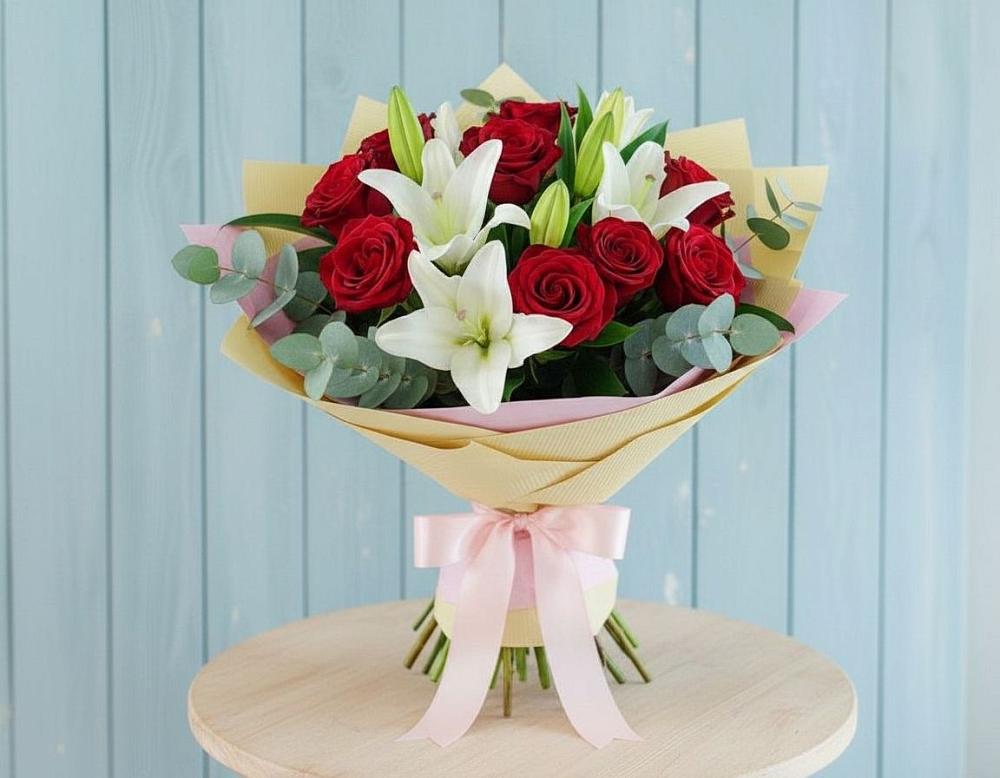 Букет цветов из: Лилии и Розы в Новомарковке