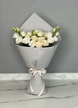 Букет цветов из:  Розы и Лизиантусы в Новомарковке